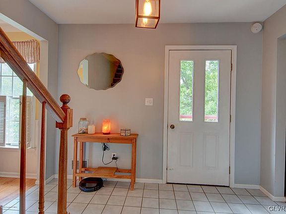 3rd image of 723 Tyler Dr