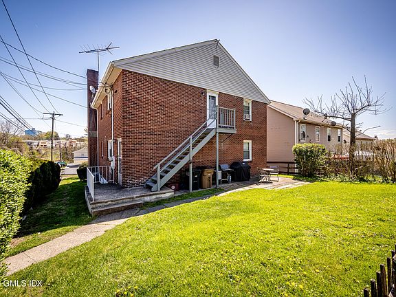 4th image of 72 Alvord Ln