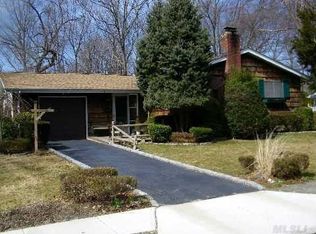 50 Corsa St, Dix Hills, NY 11746