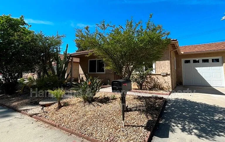 1693 Sequoia Ave — Photo 2
