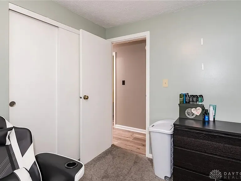 2401 Kewanna Ln — Photo 23