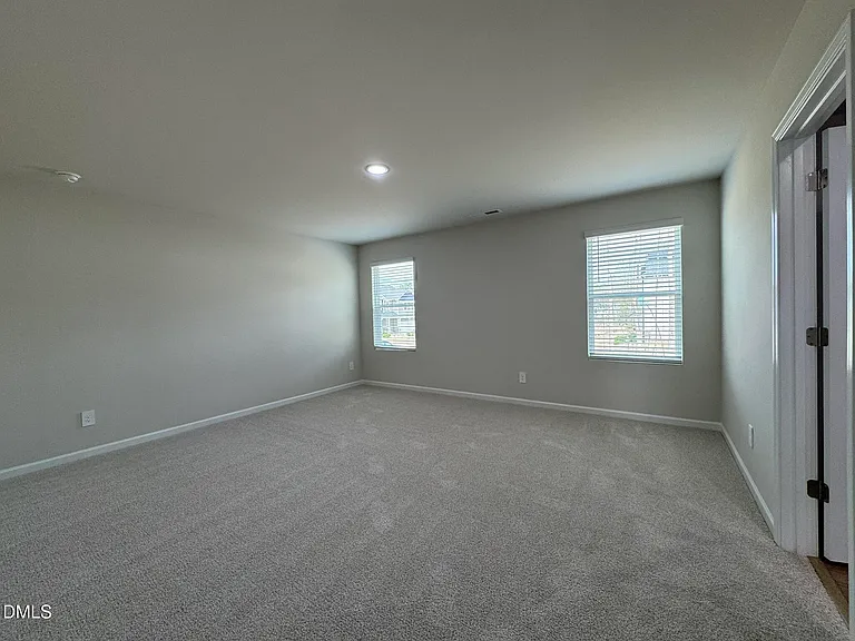 101 Klamath Dr — Photo 31