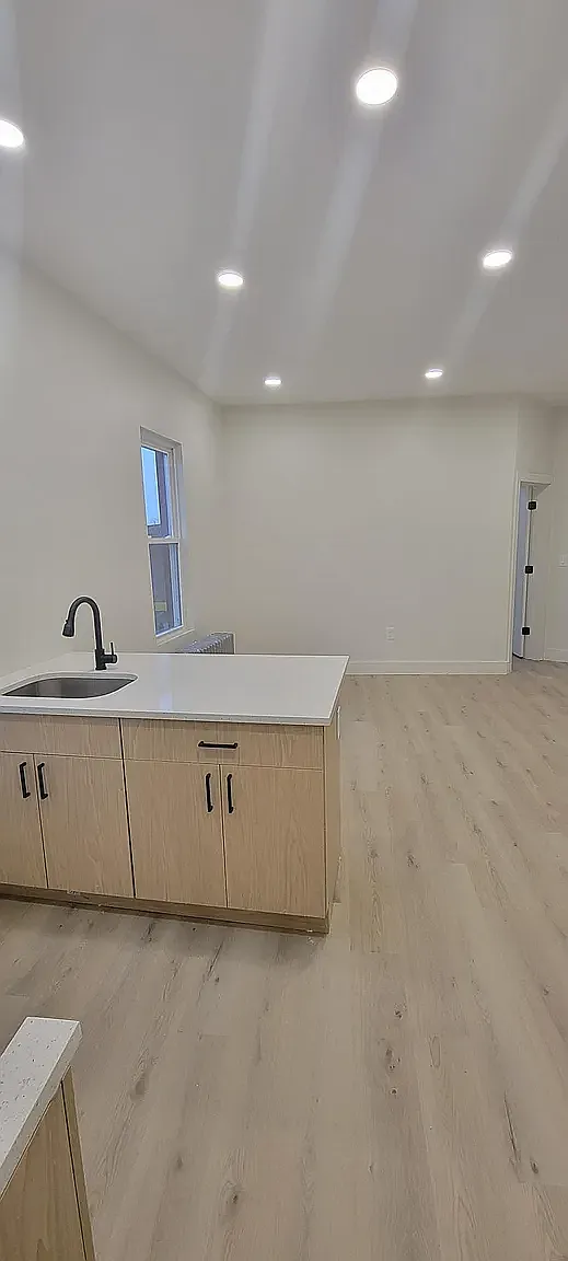 2 bed, 800 sqft, $2,349 — Photo 2