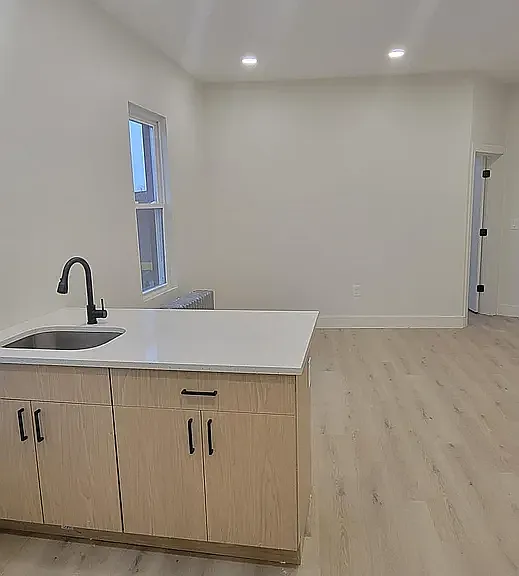 530 W Side Ave #6L — Photo 2