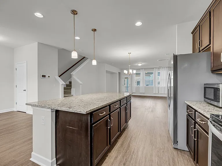 544 McLernon Trce — Photo 8