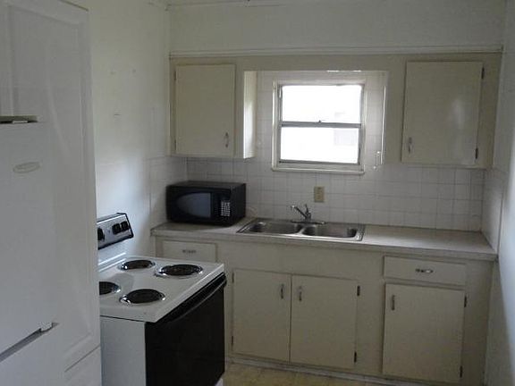 5th image of 1880 Magnolia St E