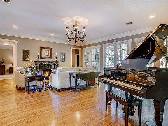 3rd image of 1306 Plantation Dr