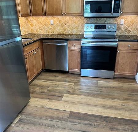 5th image of 820 NE 28th St APT 4