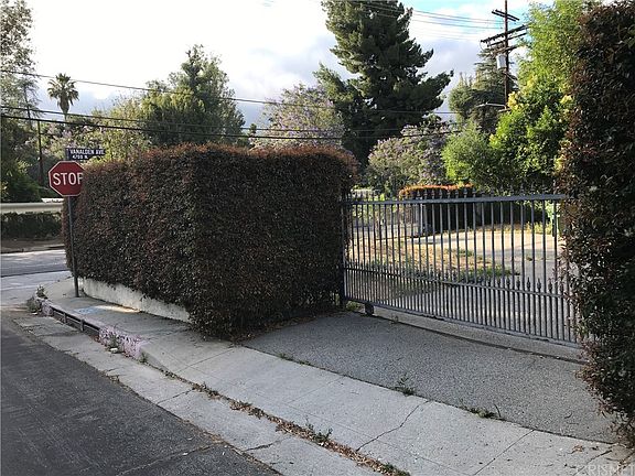 3rd image of 4700 Vanalden Ave