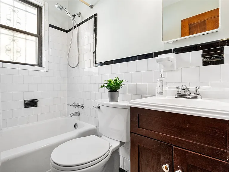 613 Hamlin St NE #2 — Photo 12