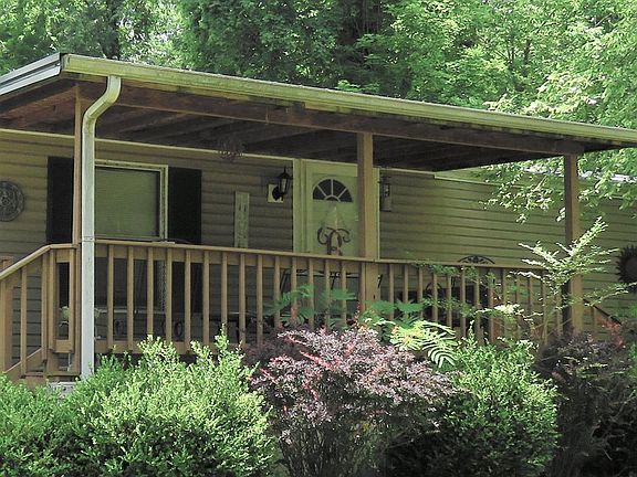 4th image of 439 Lakeshore Dr