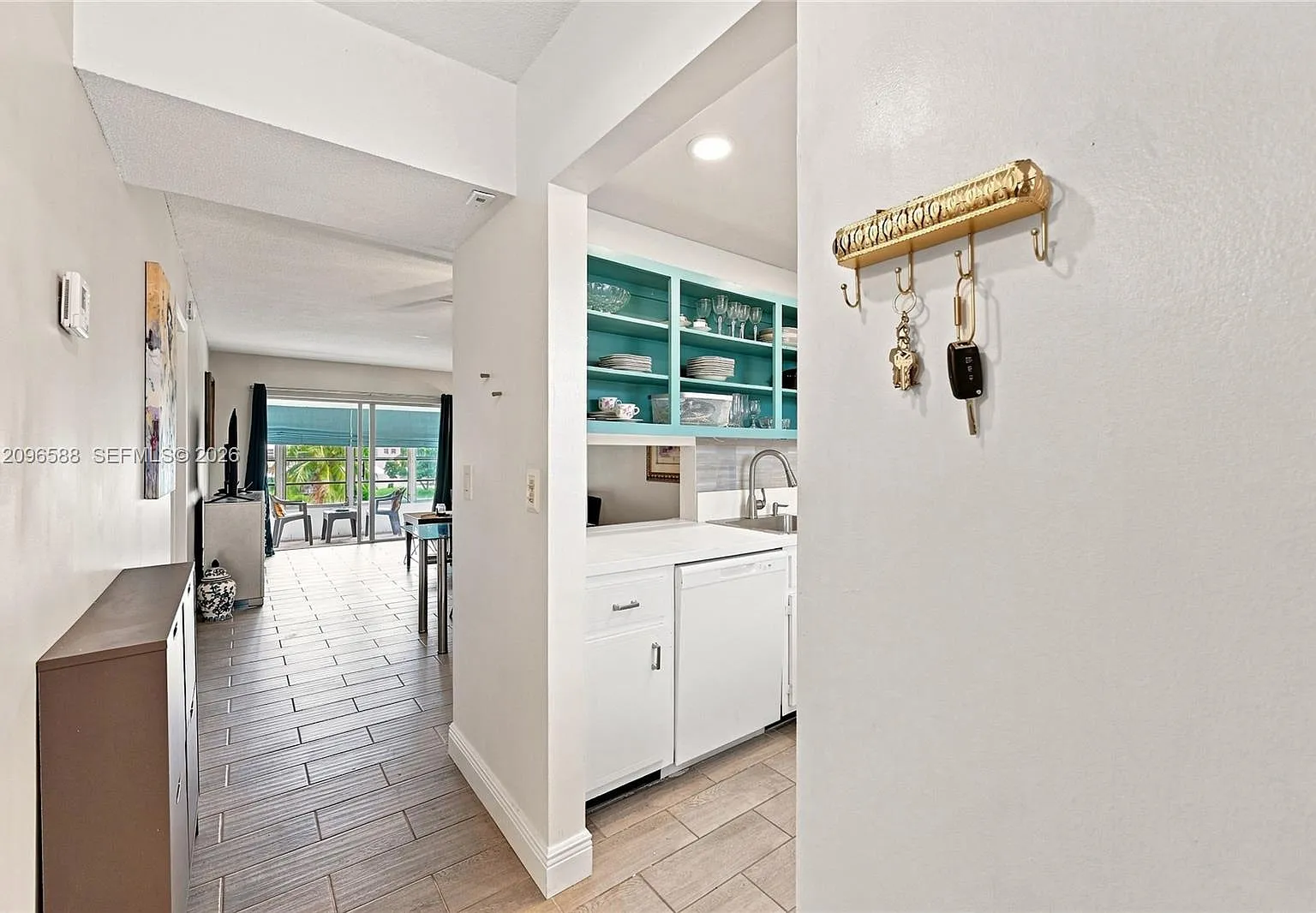 Lauderdale Oaks Condo 4 — Photo 2