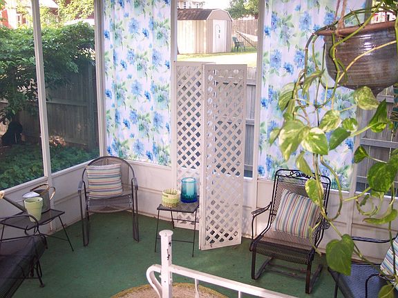 screened in sun porch