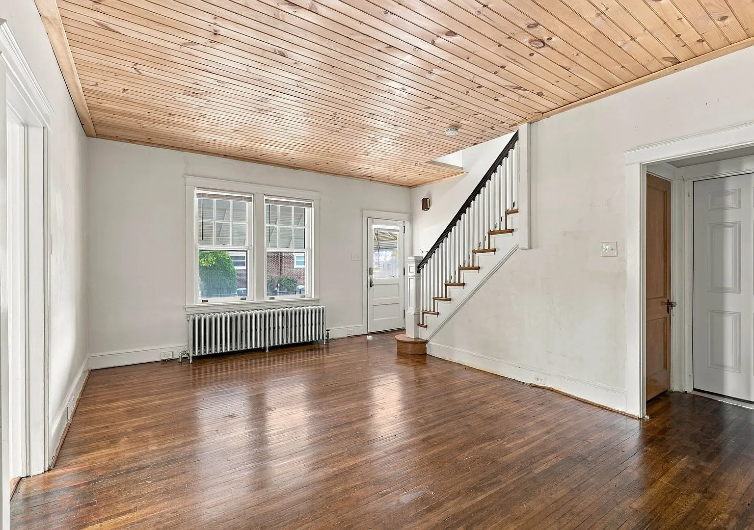 81 S Pearl St — Photo 3