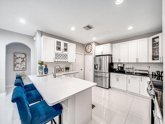 5th image of 5899 NW 120th Terrace