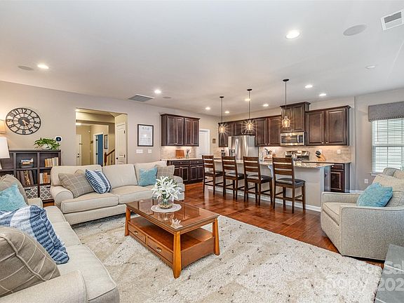 4th image of 5011 Ballwood Ln