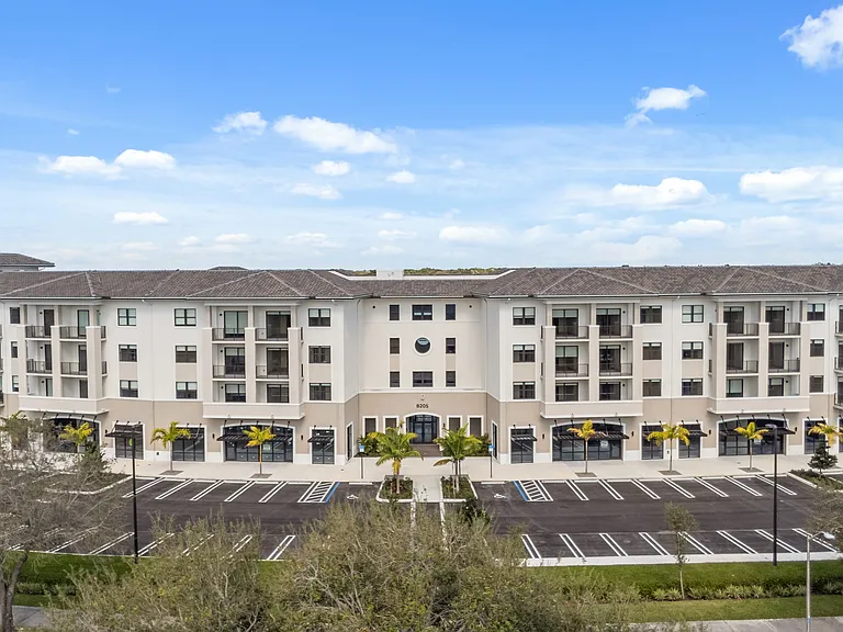 South Pointe Apartments — Photo 29