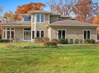 1425 Navajo Trl, Green Bay, WI 54313