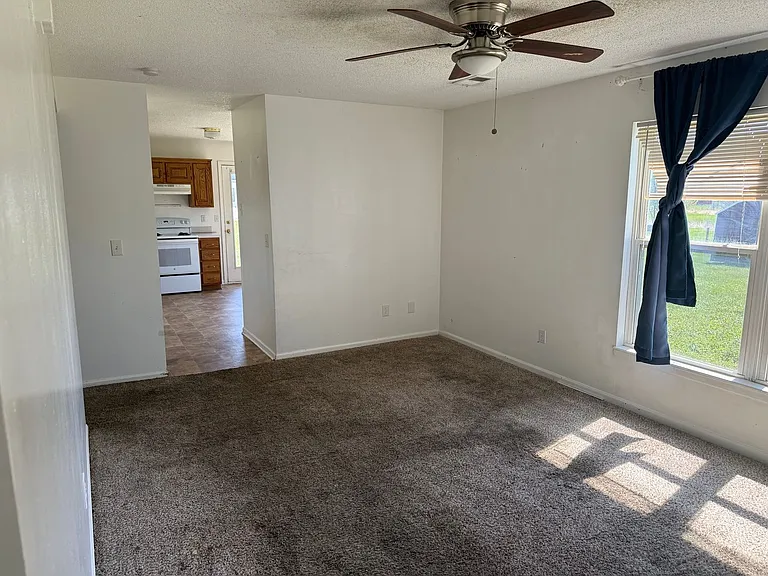 601-643 Port Arthur Rd — Photo 3
