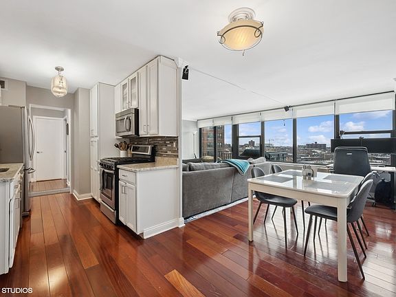 5th image of 3430 N Lake Shore Dr APT 10N