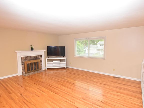 4th image of 4201 E Sheffield Dr