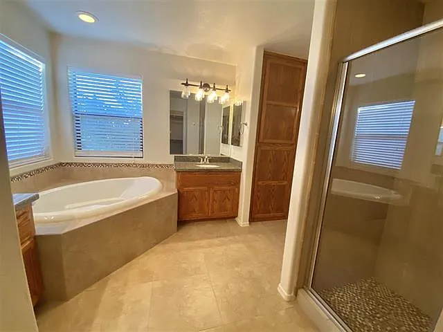 4866 W 31st Pl — Photo 10