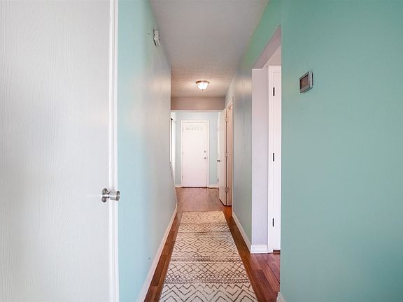 5th image of 908 Lost Valley Ct