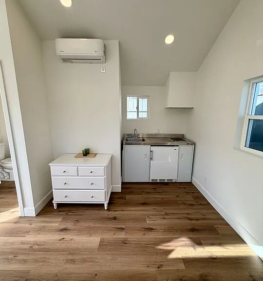3826 S Harvard Blvd — Photo 5