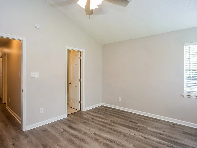 8908 Chesham Dr — Photo 9