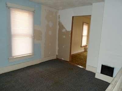 5th image of 209 Pearl St