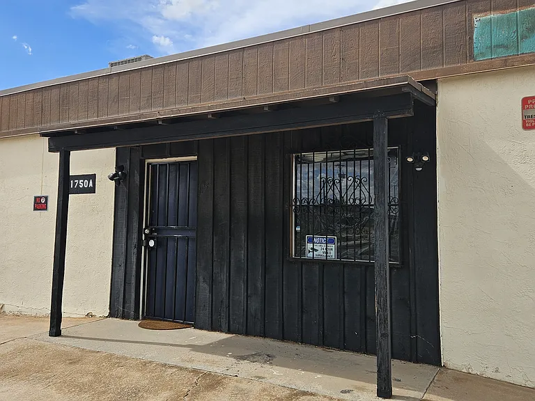 1750 W Hadley Ave #A — Photo 3