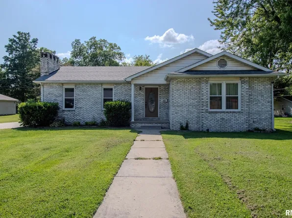 605 S Locust St, West Frankfort, IL 62896