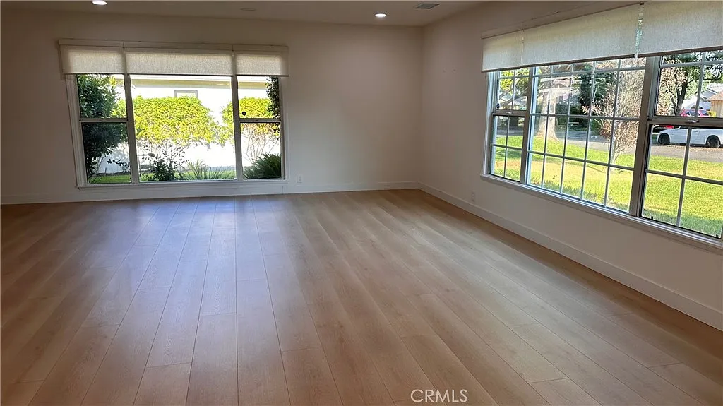 4 bed, 1699 sqft, $4,650 — Photo 2