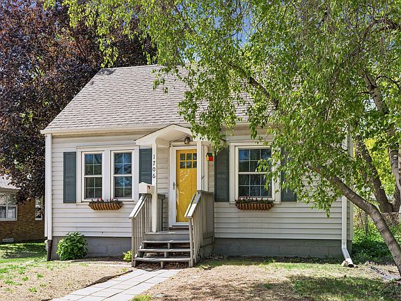 3rd image of 1706 Buchanan St NE