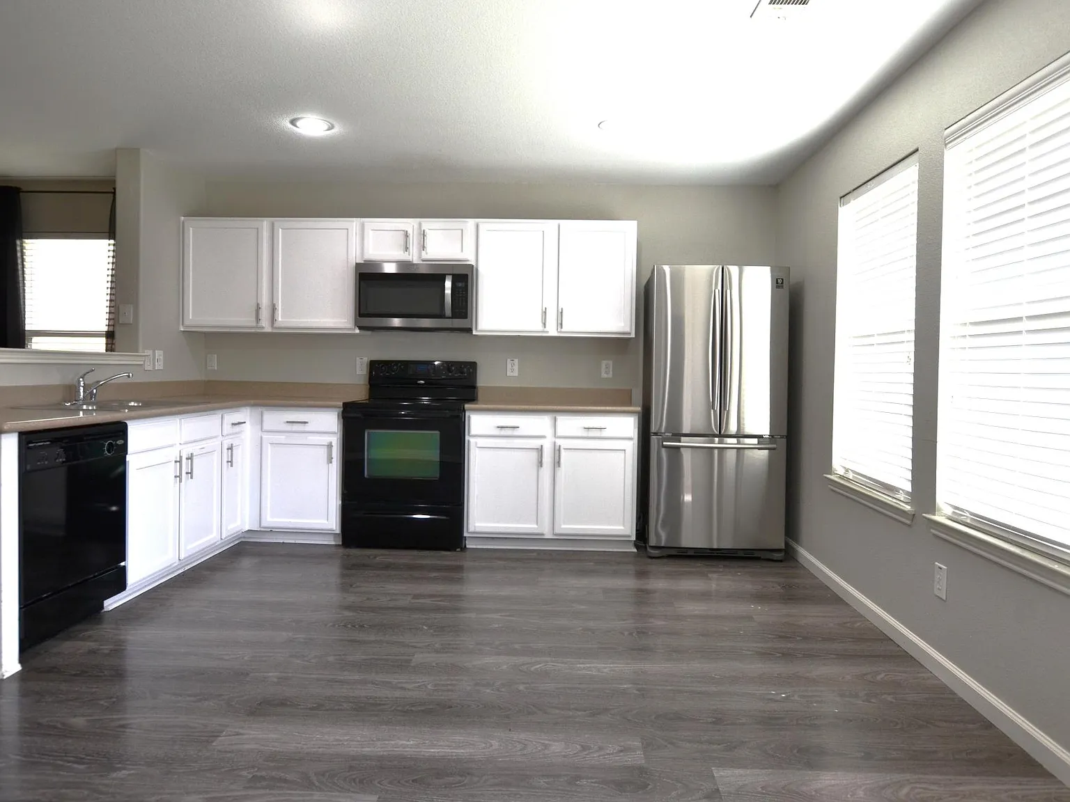 3 bed, 1653 sqft, $2,300 — Photo 4