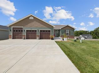 637 Rockshire Dr, Herculaneum, MO 63048