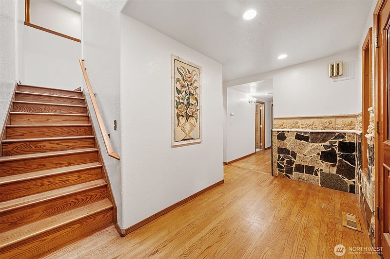 4th image of 2325 48th Avenue SW