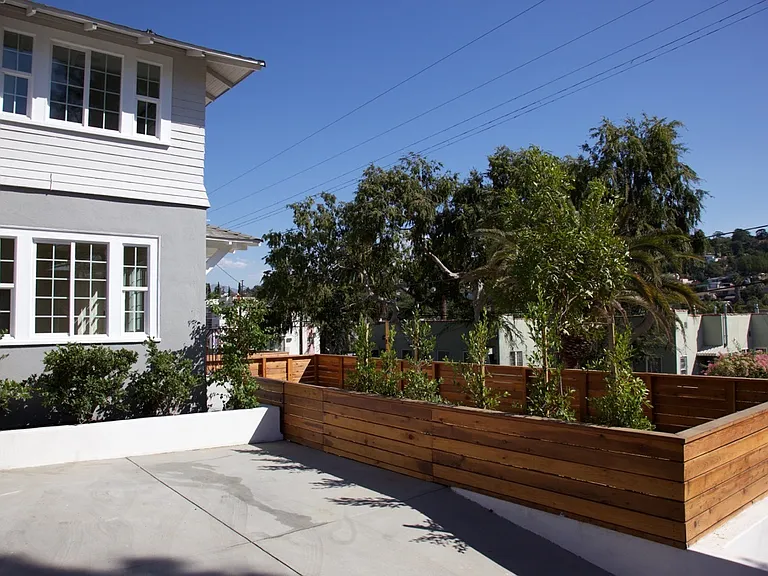 1433 Talmadge St — Photo 23