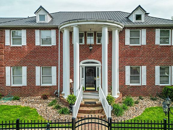 2nd image of 132 Tulip St