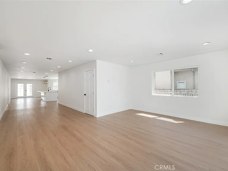 15147 Otsego St — Photo 9