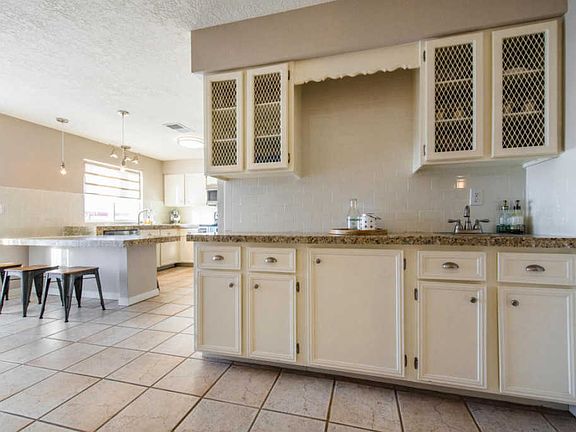 3rd image of 8226 Sprenger Dr NE