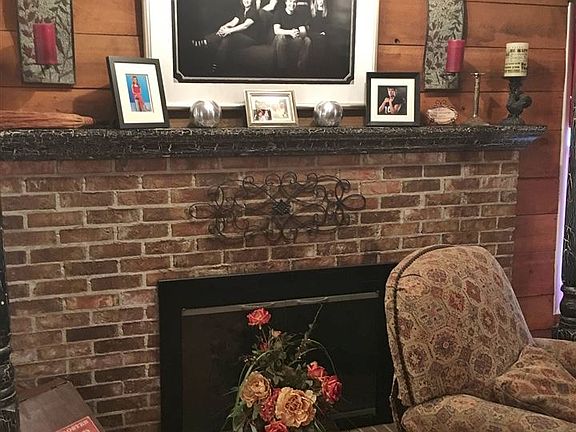 4th image of 165 Rebecca Ln
