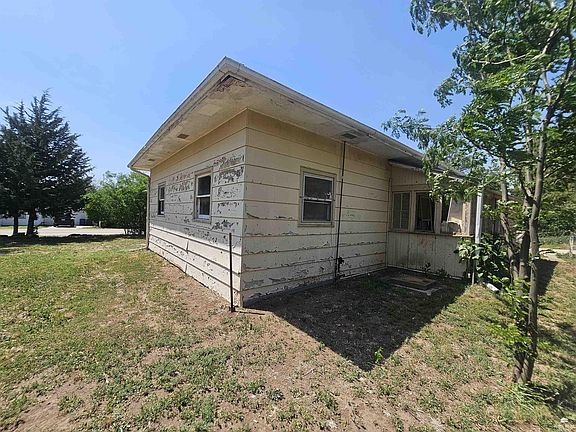 3rd image of 148 N Main St