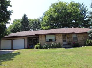 7747 Walnut Ave, Jenison, MI 49428