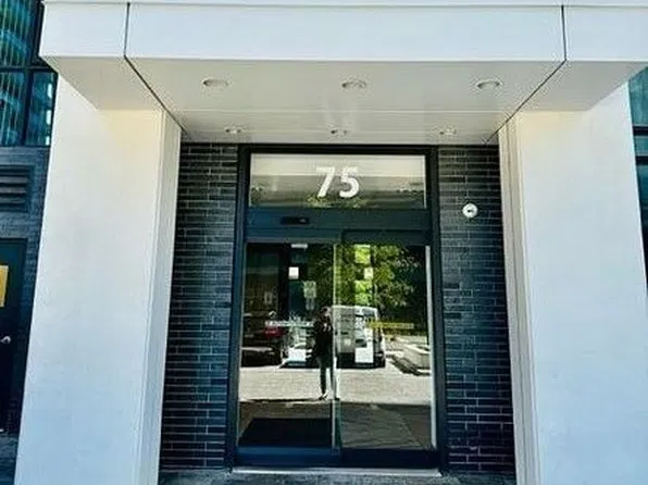 75 Oneida Cres N #201, Richmond Hill, ON L4B 0H3