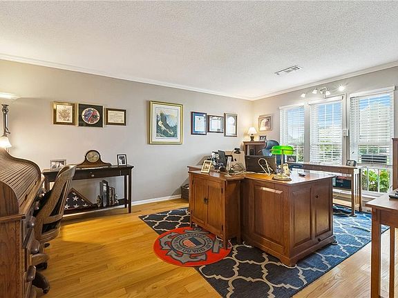 3rd image of 77 Yellowstone Dr