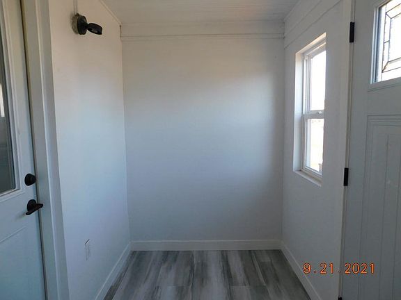 3rd image of 610 E 10th St