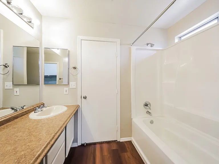 10457 W Oregon Ave — Photo 13
