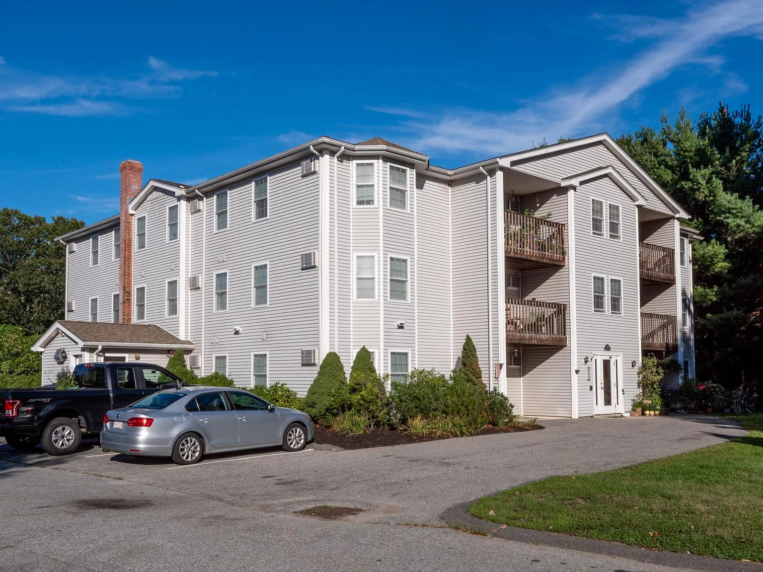 2 bed, 950 sqft, $2,200 — Photo 3
