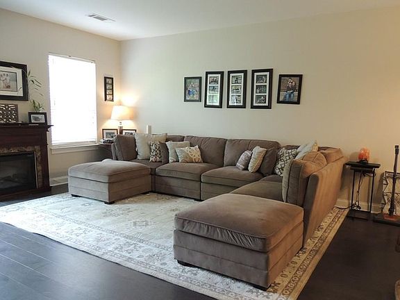 3rd image of 1104 Acorn Dr #1104